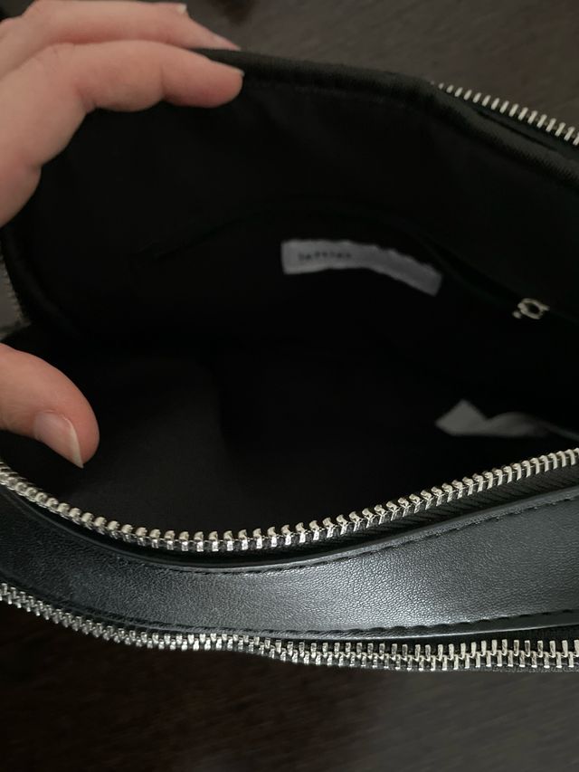 Bolso negro acolchado