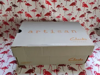 Zapato tacón vestir Clarks mujer beige