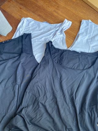 kit 4 Camisetas 2 blancas y 2 negras