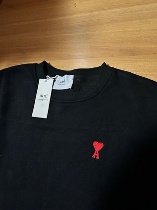 Sudadera Ami Paris Negra Logo Corazón Rojo