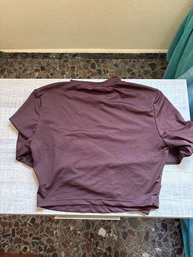 Top manga larga marrón