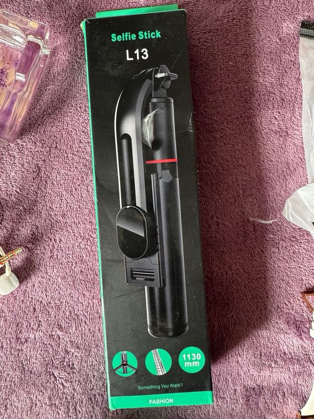 Lote Palo Selfie y Accesorios Electrónicos