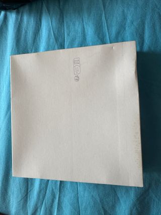 Tocado floral con plumas