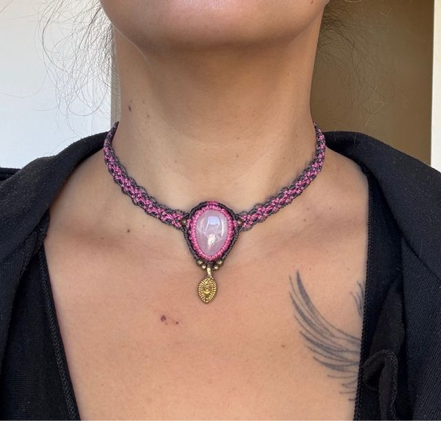 Gargantilla macramé piedra rosa