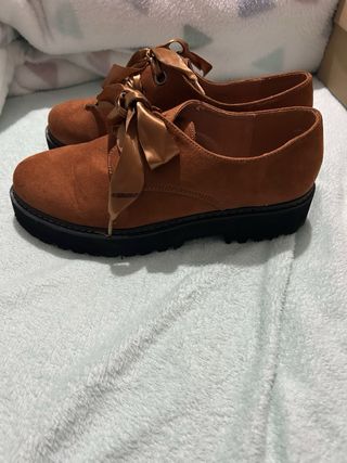 Mocasines marrones con lazo