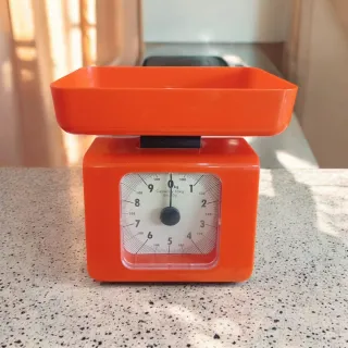 Bilancia vintage arancione anni '70