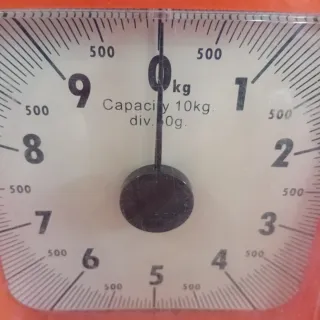 Bilancia vintage arancione anni '70