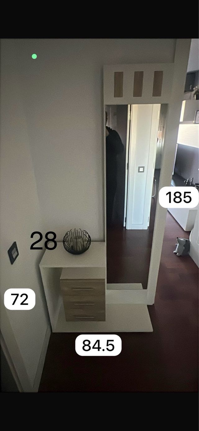 Mueble de entrada con espejo y cajones