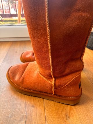 Botas de borrego naranjas