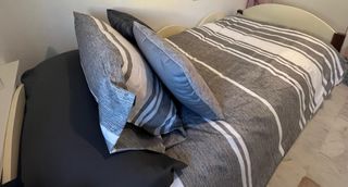 Cama madera maciza beige/marrón