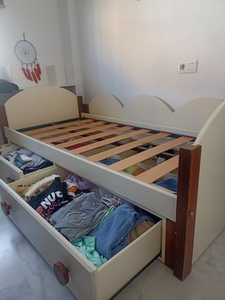 Cama madera maciza beige/marrón
