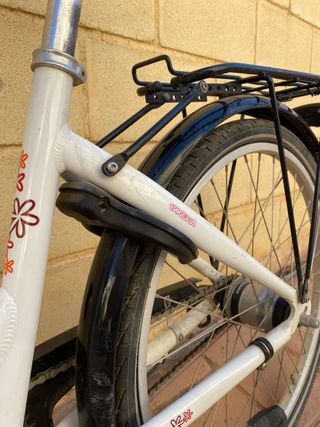 Bicicleta Niña Blanca con Cesta marca kildemoes