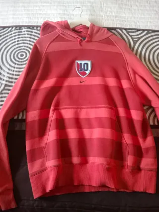 Sudadera Nike Roja con Logo y Número 10