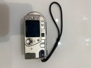 Cámara Sony Cyber-shot 3.3 MP