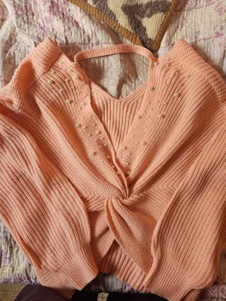 Jersey de lana rosa con espalda abierta