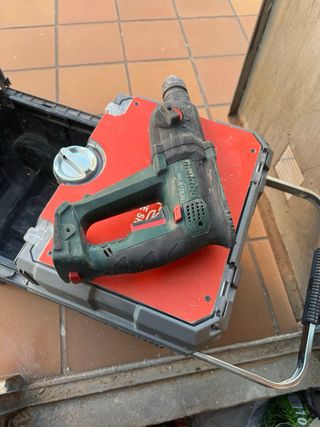 Taladro Percutor Metabo con Baterías