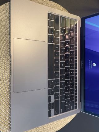 MacBook Air M1 13 2020 8GB Gris (sin cables)