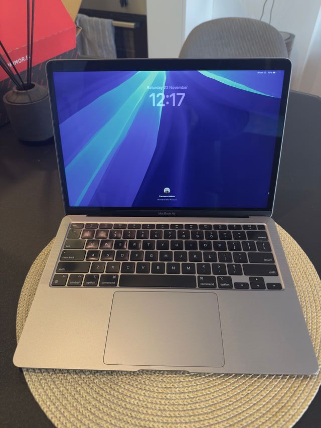 MacBook Air M1 13 2020 8GB Gris (sin cables)