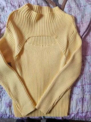 Jersey amarillo escote cut-out