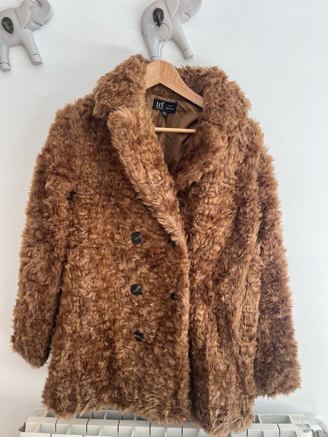 Abrigo pelo Zara marrón