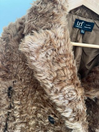 Abrigo pelo Zara marrón