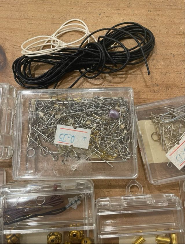 Lote de bisutería y abalorios