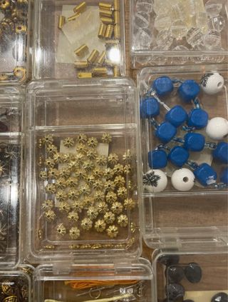 Lote de bisutería y abalorios