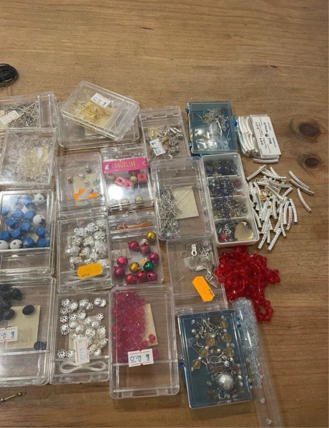 Lote de bisutería y abalorios