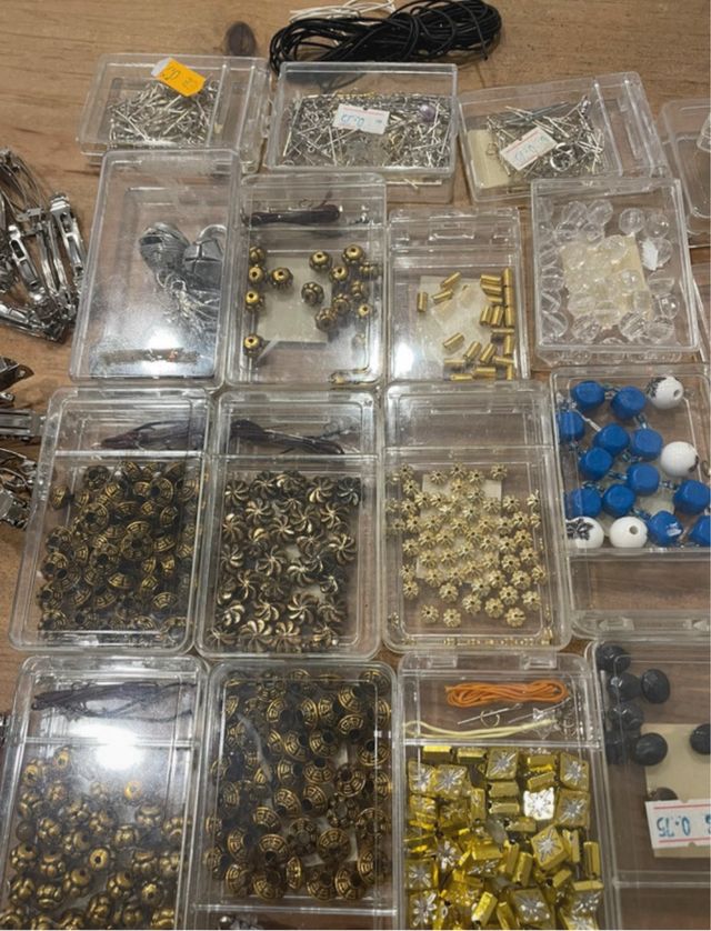 Lote de bisutería y abalorios