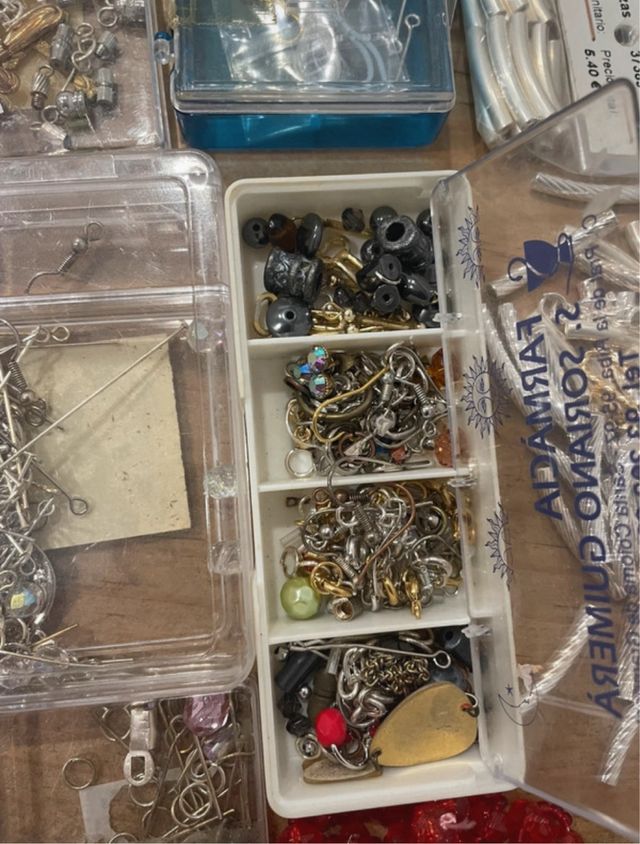 Lote de bisutería y abalorios