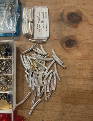 Lote de bisutería y abalorios