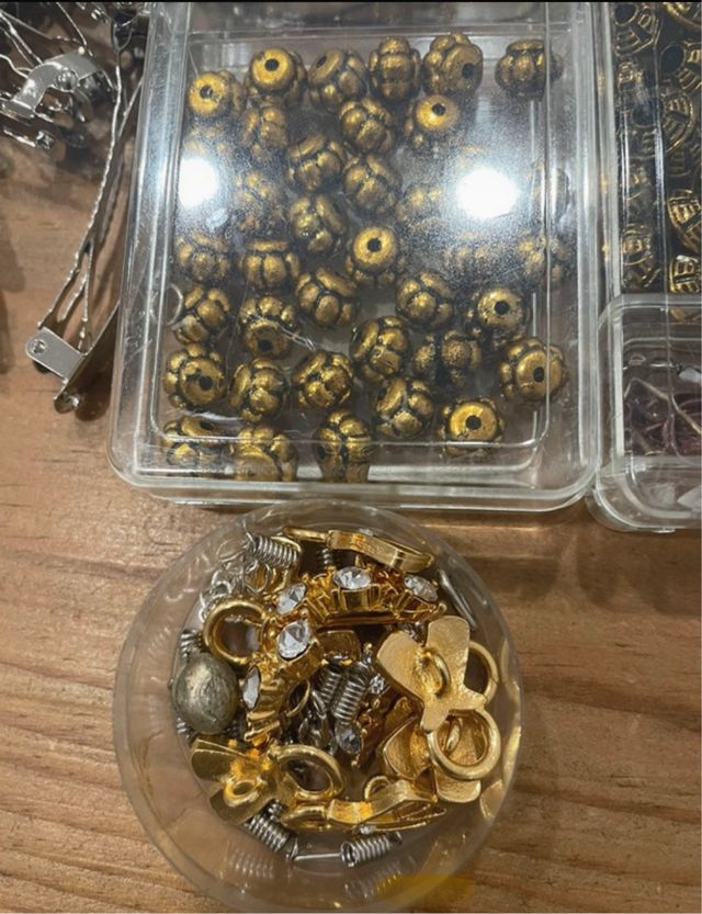 Lote de bisutería y abalorios