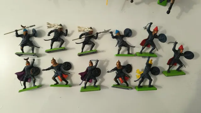 Lotto 16 soldatini Saraceni Britains Deetail 1971