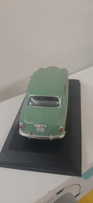Coche SEAT 1400B (1957) miniatura escala 1/43