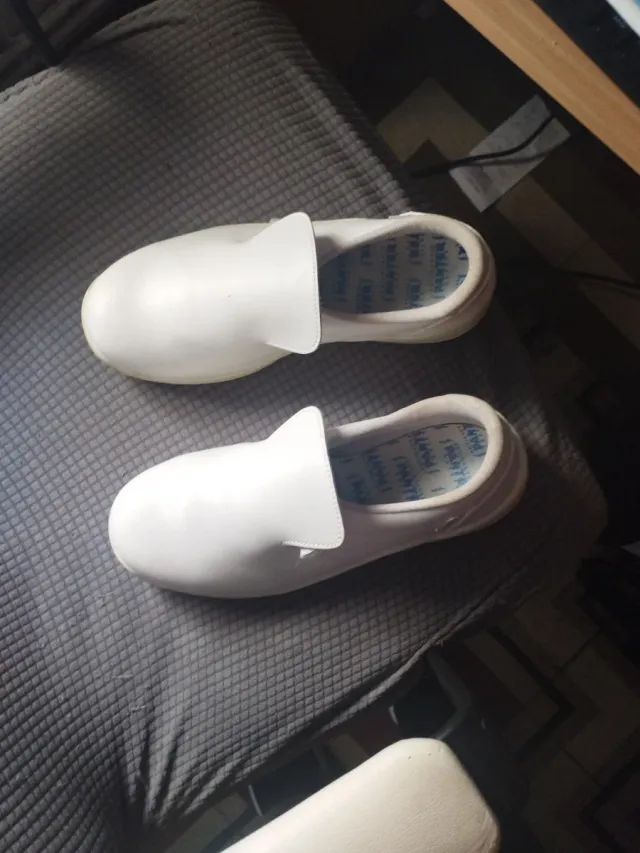 Zapatos de trabajo blancos