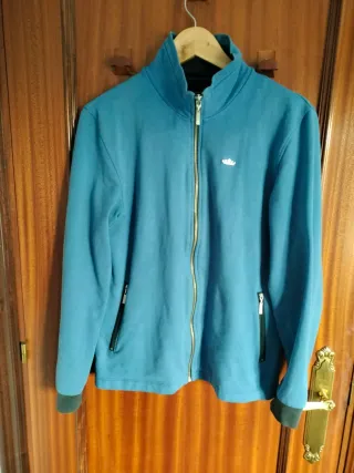 Sudadera azul con cremallera