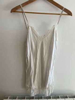 Blusa lencera de satén con encaje