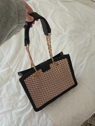 Bolso mediano beige y negro