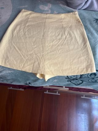Falda pantalón amarilla