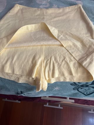 Falda pantalón amarilla