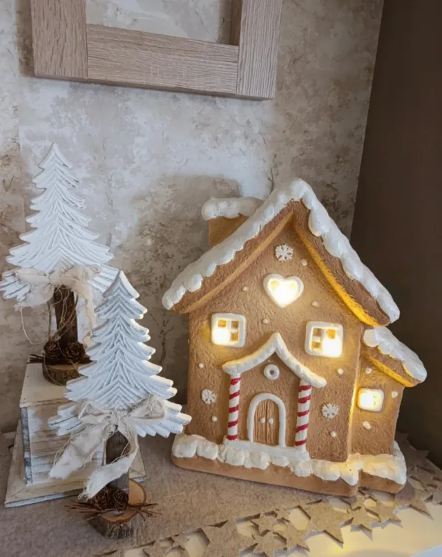Casa de Pan de Jengibre Natalino
