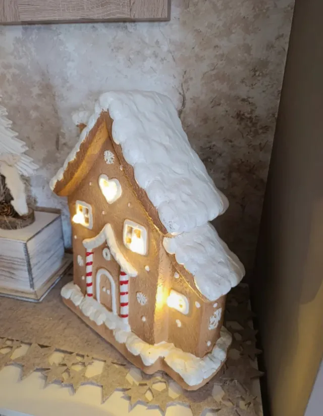 Casa de Pan de Jengibre Natalino