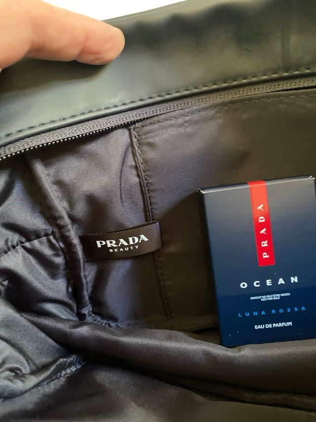 Neceser Prada y miniatura EDP Luna Rossa