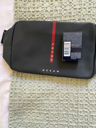 Neceser Prada y miniatura EDP Luna Rossa