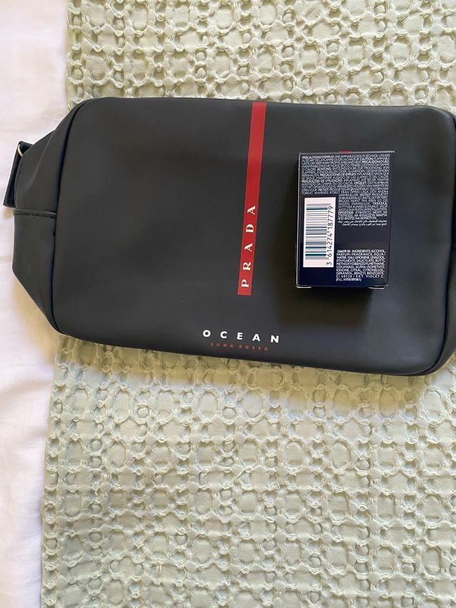 Neceser Prada y miniatura EDP Luna Rossa