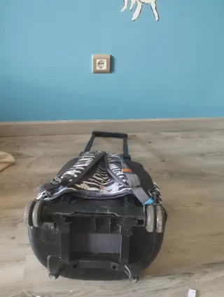 Mochila con ruedas y 4 compartimentos