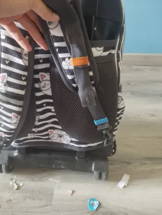 Mochila con ruedas y 4 compartimentos