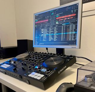 Soporte Traktor S4