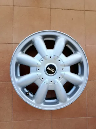 Llanta Mini One Aluminio 15"con tapa Mini 15€.