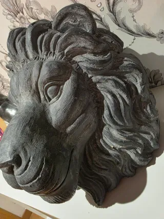 Cabeza de león decorativa